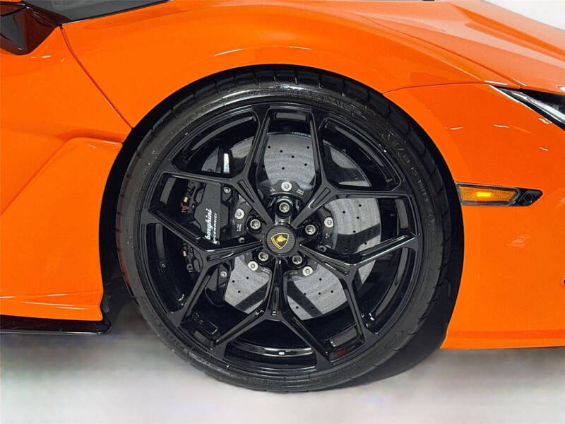 2024 Lamborghini Revuelto