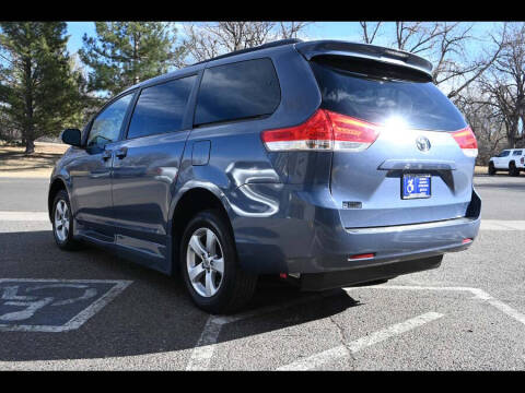 2013 Toyota Sienna LE Mobility 7-Passenger