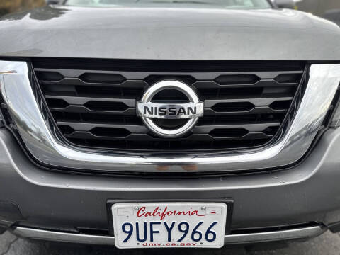 2020 Nissan Pathfinder SV