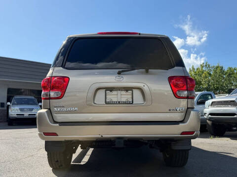 2005 Toyota Sequoia SR5