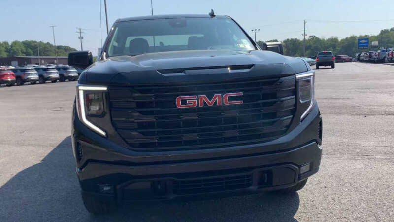 2025 GMC Sierra 1500 Elevation Standard
