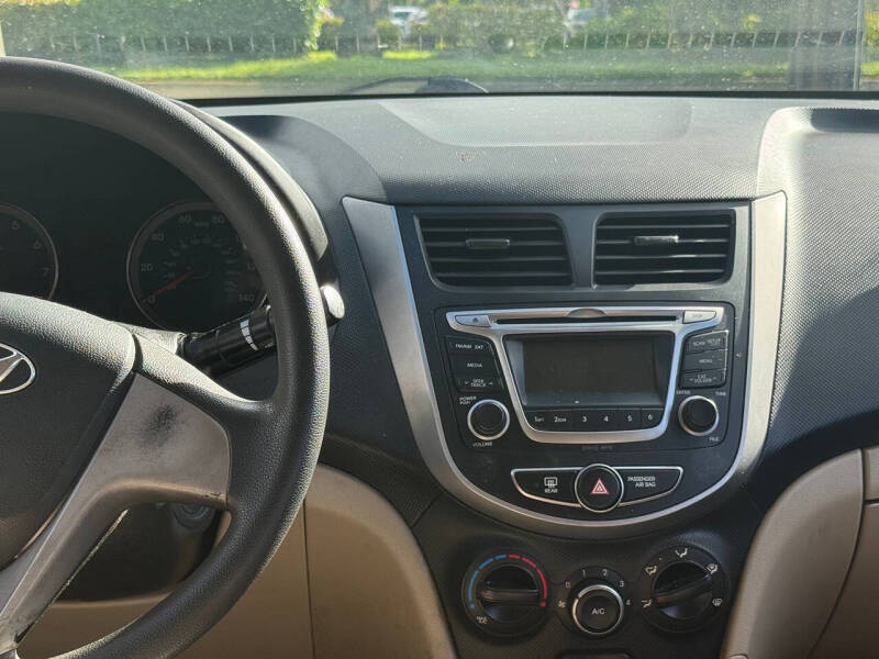 2017 Hyundai Accent SE