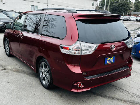 2015 Toyota Sienna SE 8-Passenger