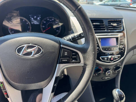 2012 Hyundai Accent SE