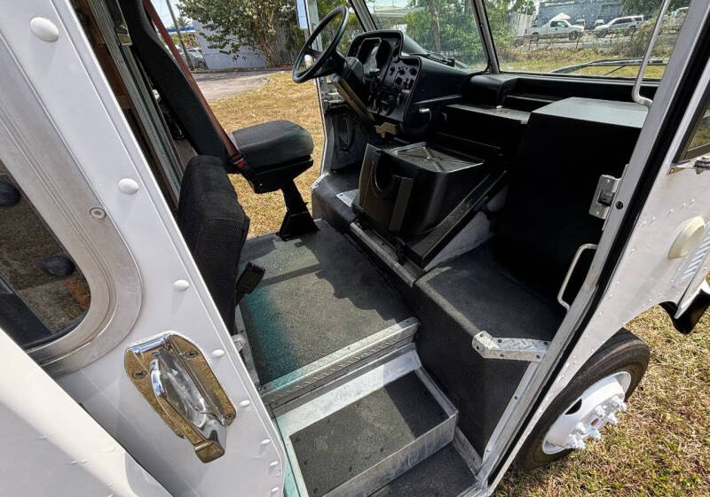 2004 Freightliner MT45 Chassis