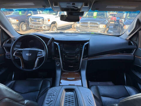 2017 Cadillac Escalade Luxury