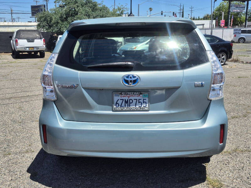 2013 Toyota Prius v Five - Photo 5