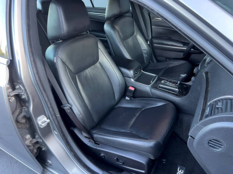 2011 Chrysler 300 Limited