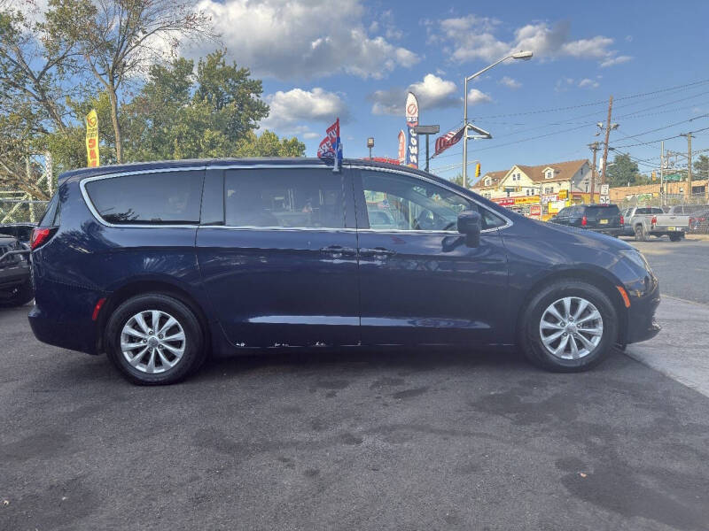 2017 Chrysler Pacifica Touring