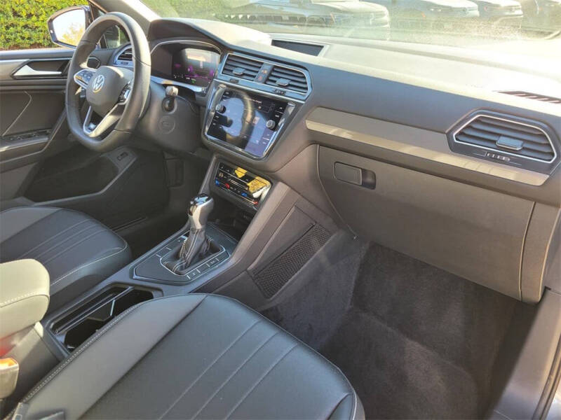 2024 Volkswagen Tiguan SE R-Line Black