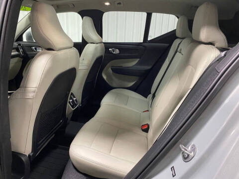 2024 Volvo XC40 B5 Plus Bright Theme