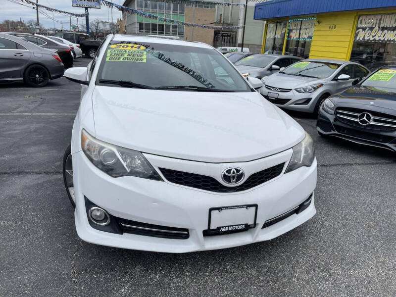 2014 Toyota Camry SE photo 3