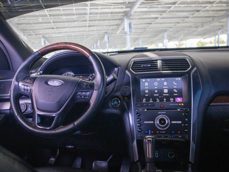 2017 Ford Explorer Platinum