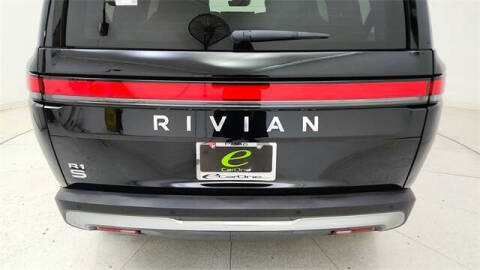 2024 Rivian R1S