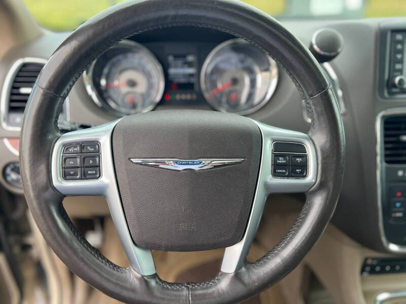 2013 Chrysler Town and Country Touring-L