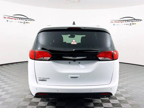 2026 Chrysler Voyager LX