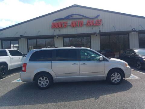 2010 Chrysler Town and Country for sale at DOUG'S AUTO SALES INC in Pleasant View TN