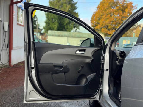 2013 Chevrolet Sonic LS Auto