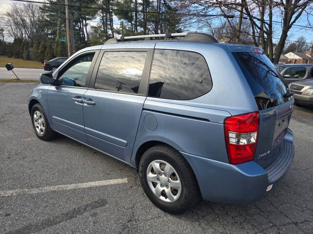 2008 Kia Sedona for sale at QUEENSGATE AUTO SALES in York, PA