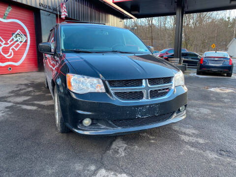 2013 Dodge Grand Caravan for sale at Apple Auto Sales Inc in Camillus NY