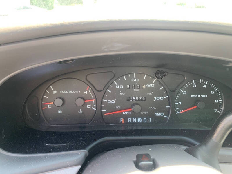 2003 Ford Taurus SE