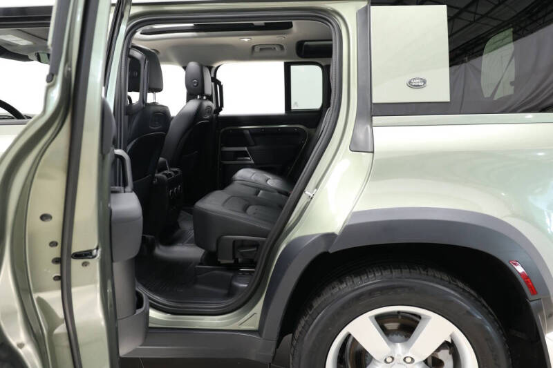 2022 Land Rover Defender 110 SE