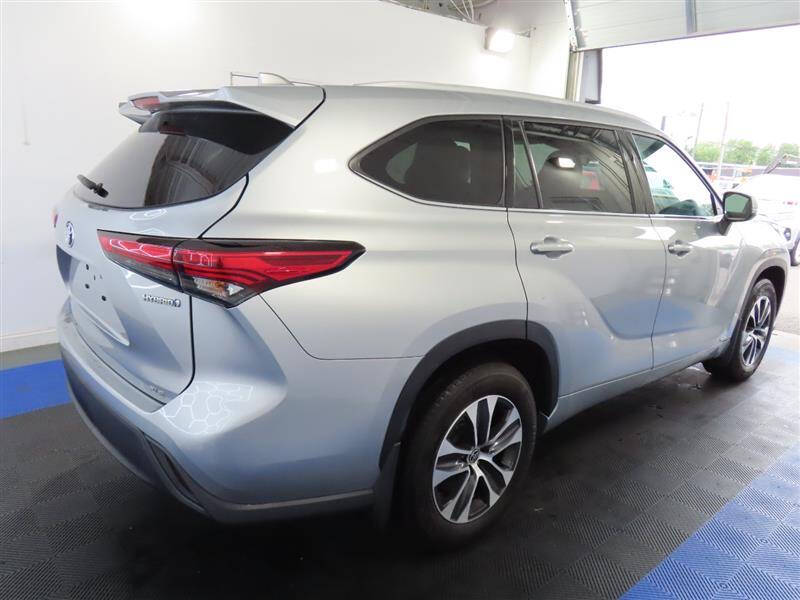 2022 Toyota Highlander Hybrid XLE