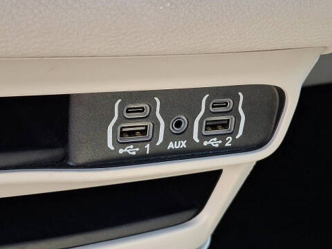 2024 Chrysler Pacifica Plug-In Hybrid Select