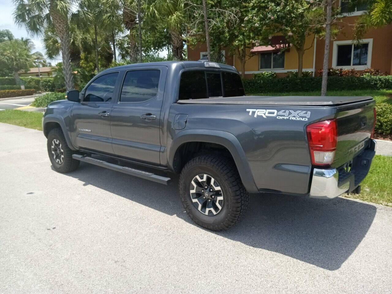 2016 Toyota Tacoma Pickup - $27,950