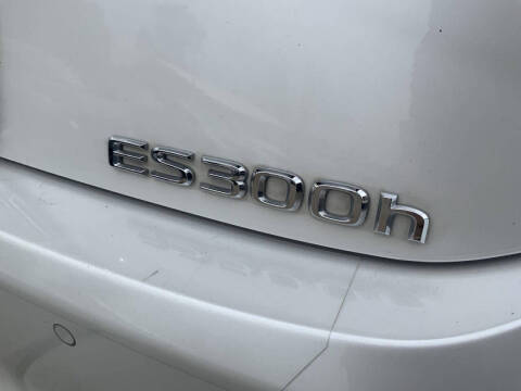 2023 Lexus ES 300h Luxury