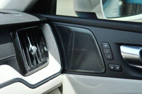 2023 Volvo XC60 B6 Ultimate Bright Theme