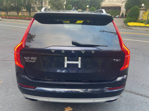 2016 Volvo XC90 T6 Momentum