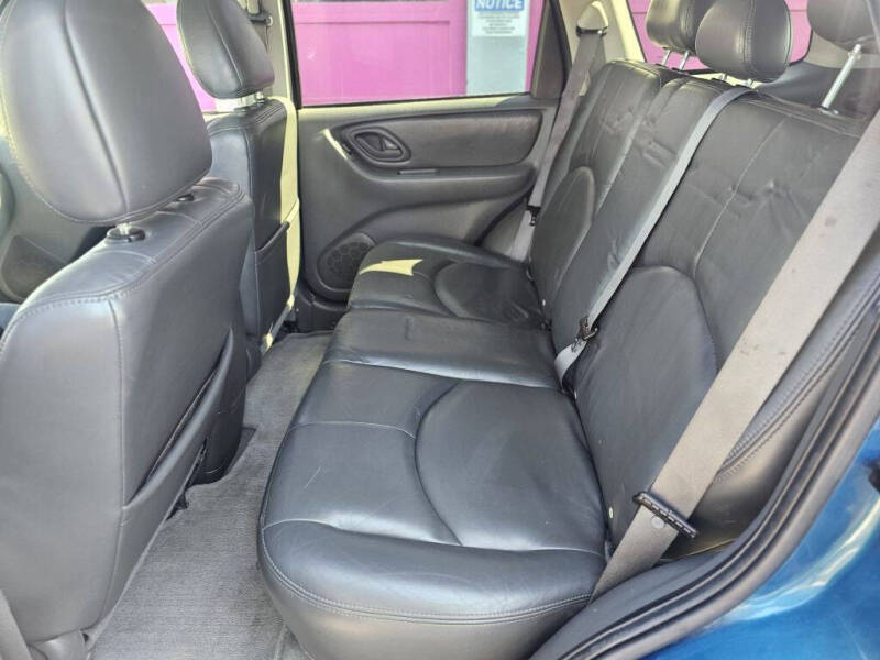 2005 Mazda Tribute s