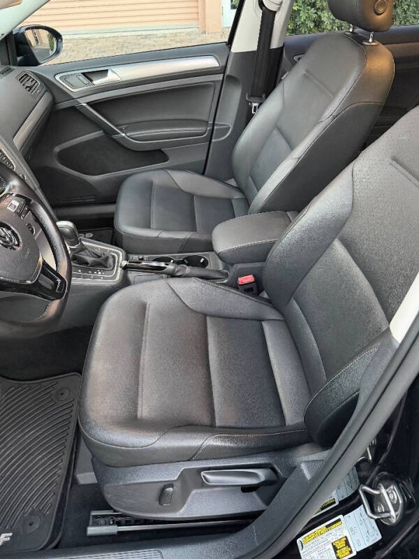 2017 Volkswagen Golf TSI SE