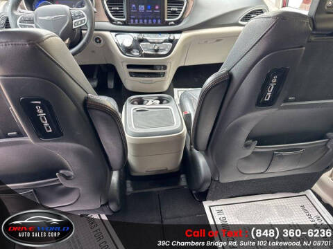 2017 Chrysler Pacifica Touring-L Plus