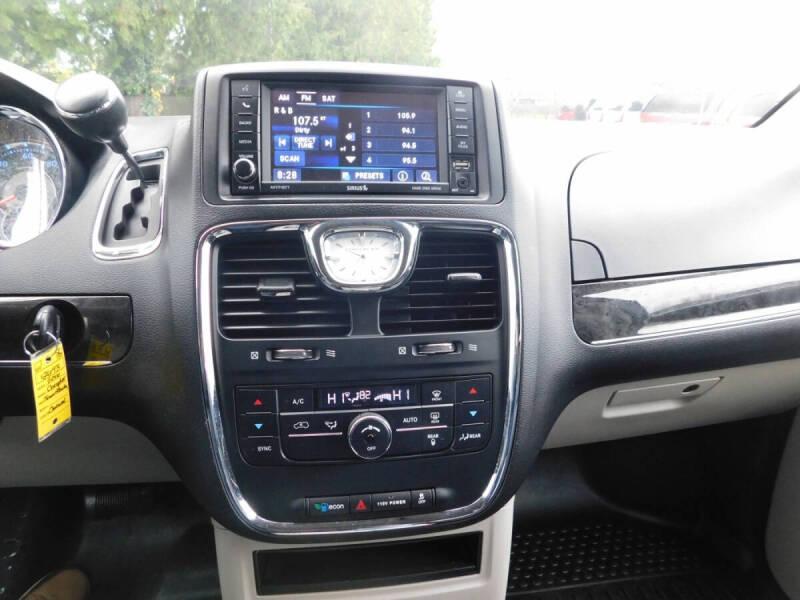 2016 Chrysler Town and Country Touring