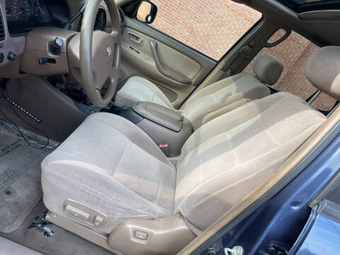 2004 Toyota Sequoia SR5