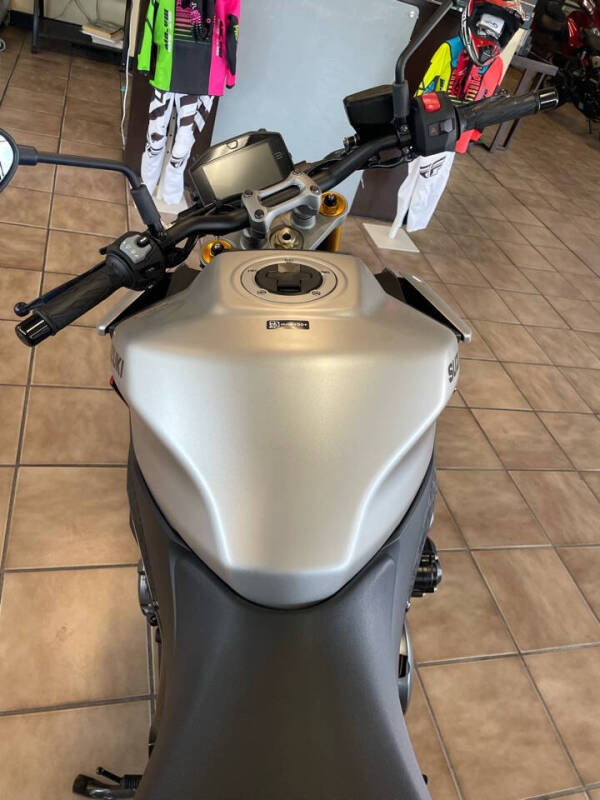 2024 Suzuki GSX-S1000