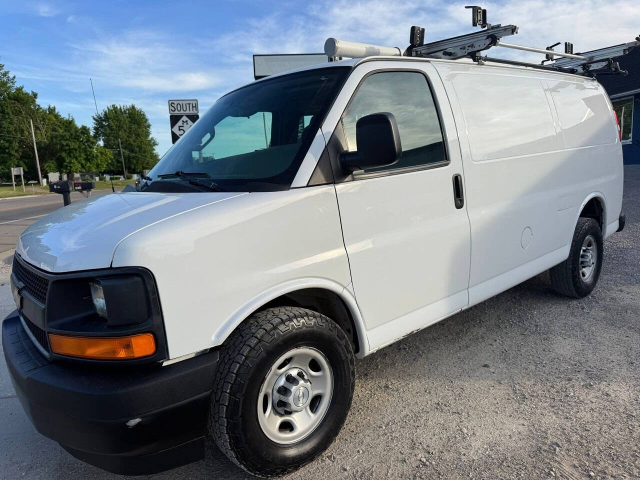 2017 Chevrolet Express 2500 Work Van HD's photo