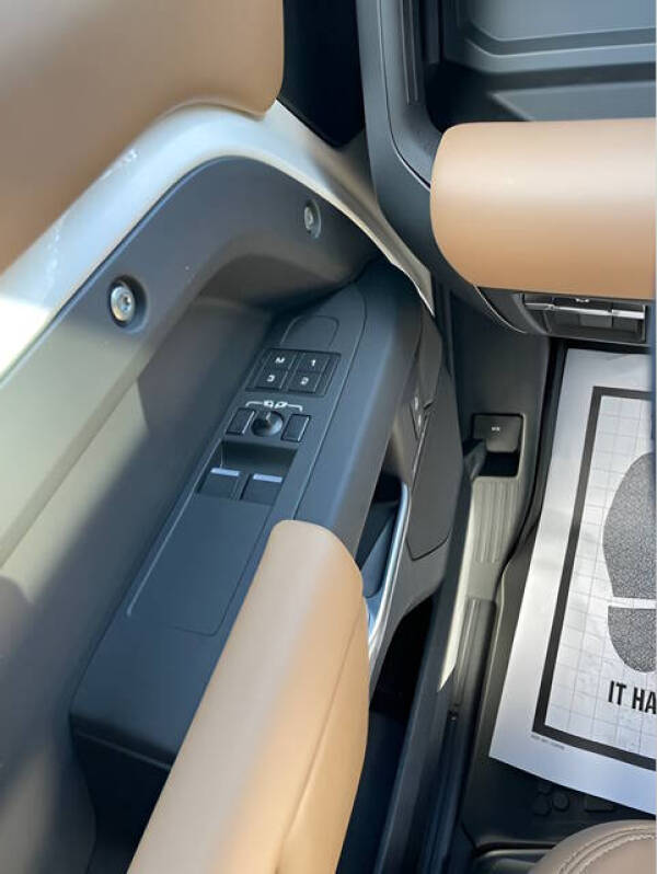 2025 Land Rover Defender 90 P300 S