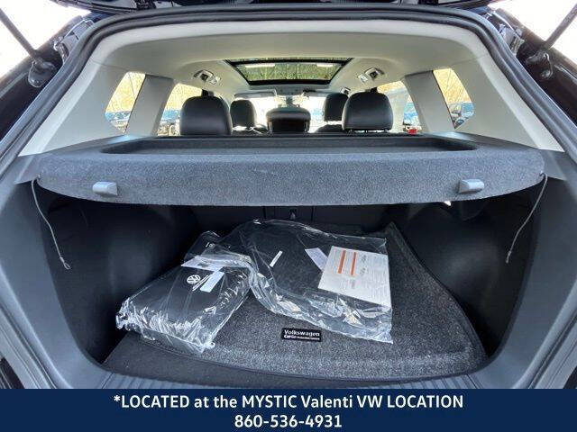 2025 Volkswagen Taos SE Black 4Motion