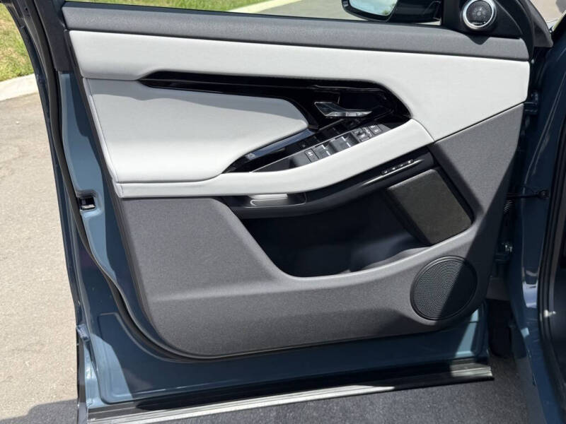 2026 Land Rover Range Rover Evoque P250 Dynamic SE