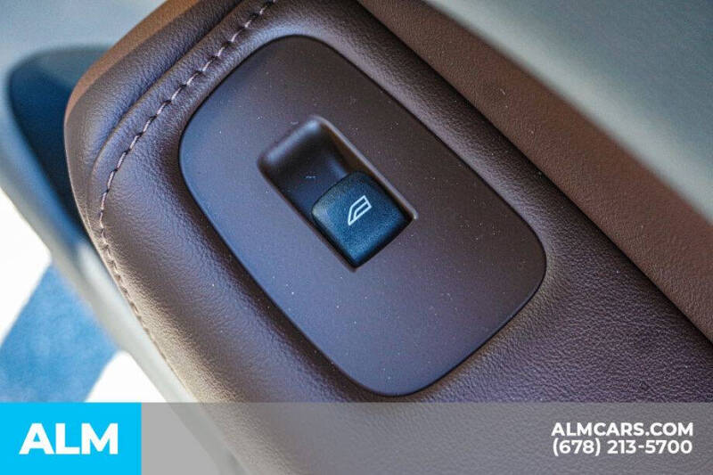 2024 Volvo XC60 Recharge T8 Plus Dark Theme