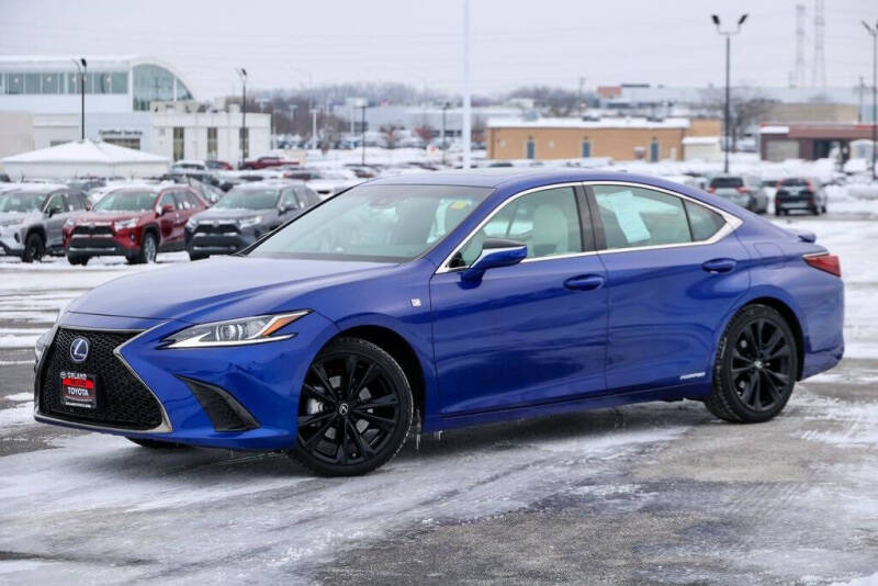 2022 Lexus ES 300h F SPORT