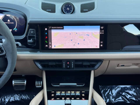 2024 Porsche Cayenne Turbo E-Hybrid Coupe