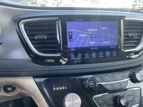 2017 Chrysler Pacifica Hybrid Platinum