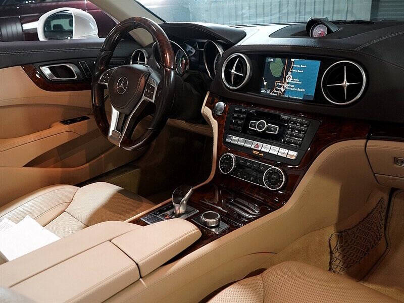 2015 Mercedes-Benz SL-Class 56