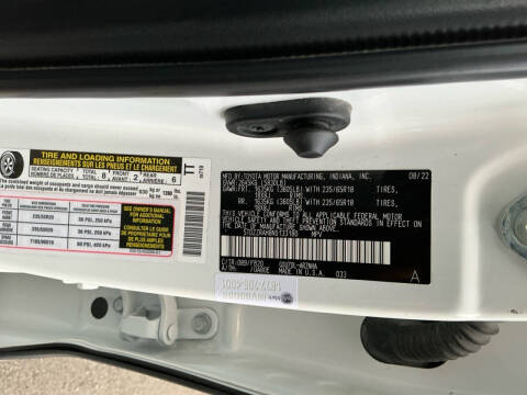 2022 Toyota Highlander LE