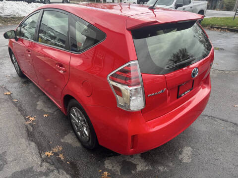2016 Toyota Prius v Two