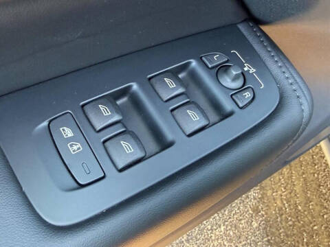 2025 Volvo XC60 B5 Plus Dark Theme